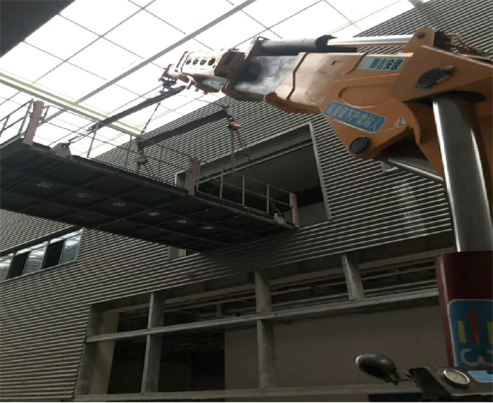 吊機上樓